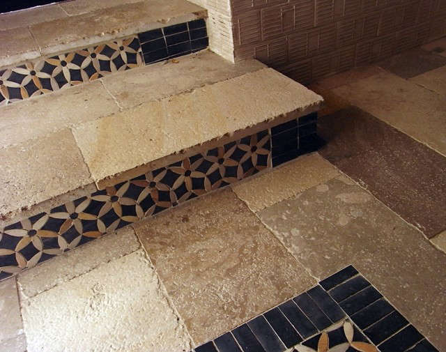 armando\2\17;s restaurant stair 63