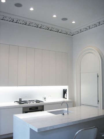 chelsea townhouse: a modern kitchen fit queitly within an ornate pre war townho 15