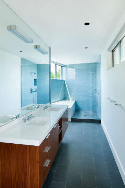 manhattan beach master bath photo: nicholas alan cope 15