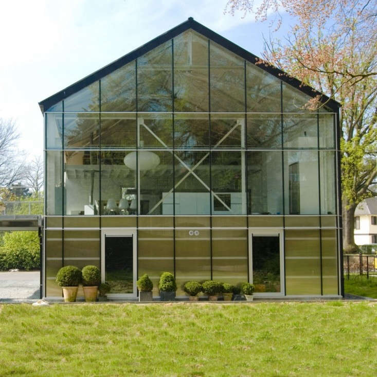 A Minimalist Greenhouse in Belgium