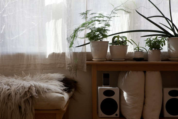 A Whiter Shade of Pale Weaver Caitlin Emeritz at Home in Seattle portrait 14