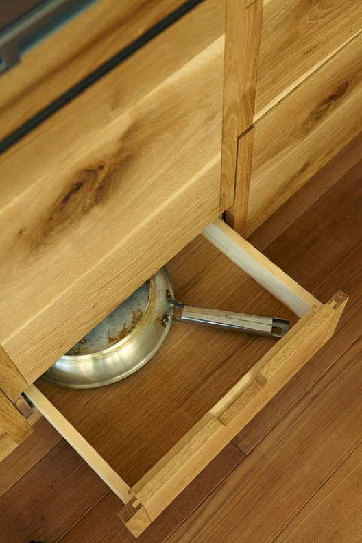 https://media.remodelista.com/wp-content/uploads/2015/03/fields/KitoBito-Japanese-joinery-kitchen-Remodelista-6.jpg