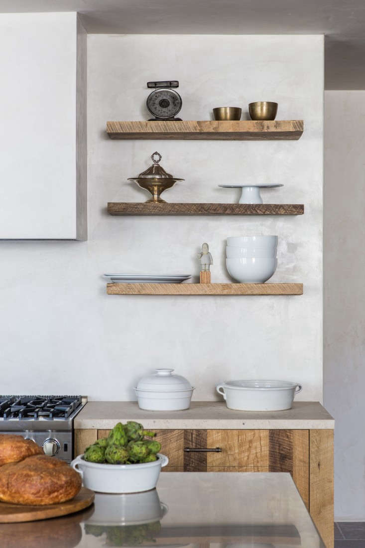 Current Obsessions Upcycled Finds Tadelakt kitchen wall in Leigh Herzig spec house West Hollywood photographed by Laure Joliet