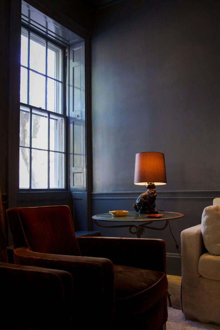 peter cohen of pb+c used anchor gray (a benjamin moore color he had mixed by fi 21