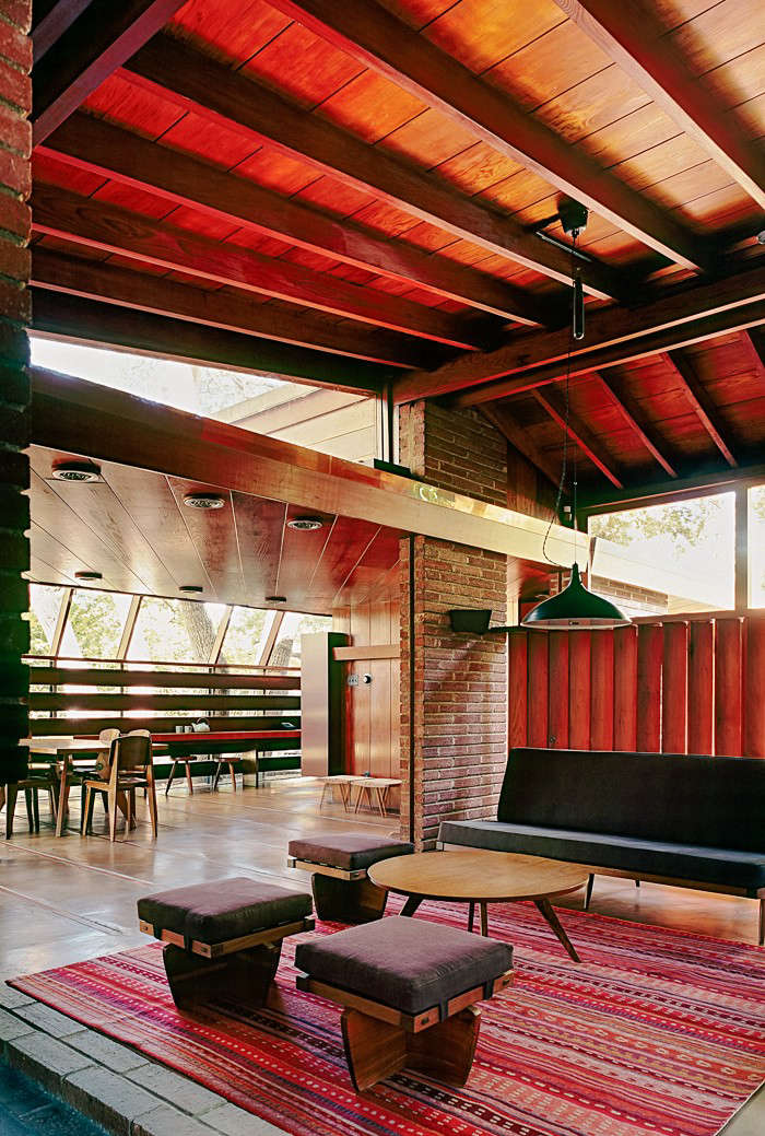 A Star Is Reborn An Iconic Midcentury House in LA Renovated by Park McDonald portrait 5