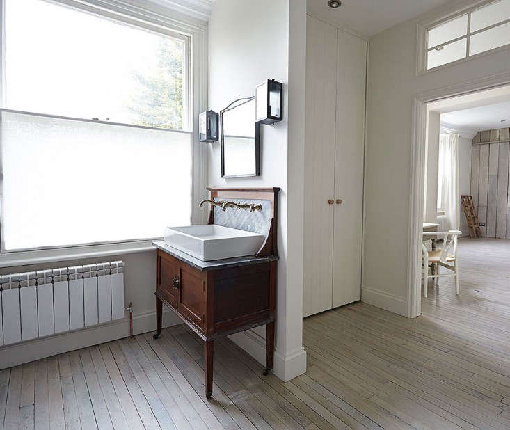 https://media.remodelista.com/wp-content/uploads/2015/03/fields/foxgrove-sink-remodelista-bath_0.jpg