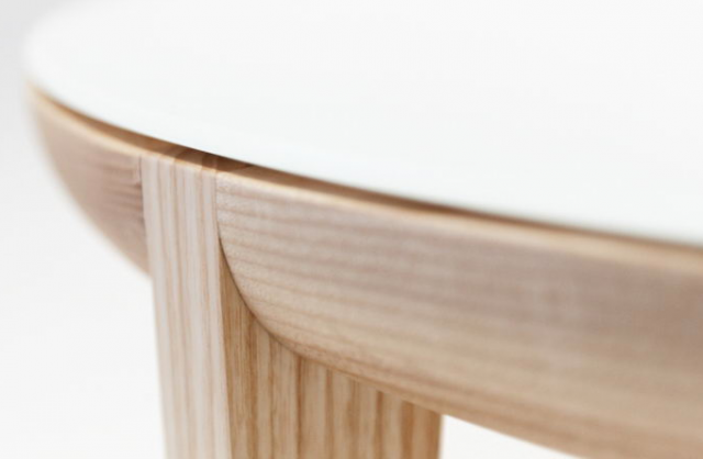 640 upclose moon table