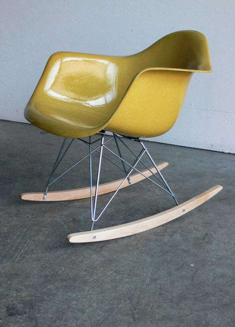 yellow eames chair comod