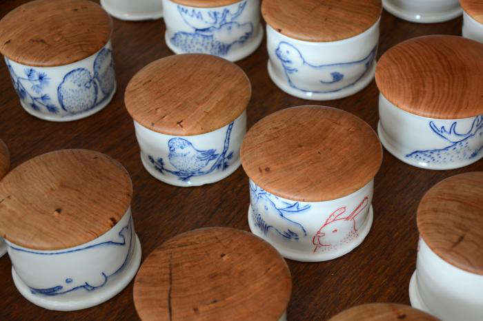 700 salt cellars wooden tops