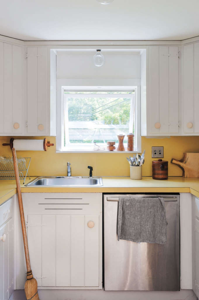Expert Tips on Painting Your Kitchen Cabinets