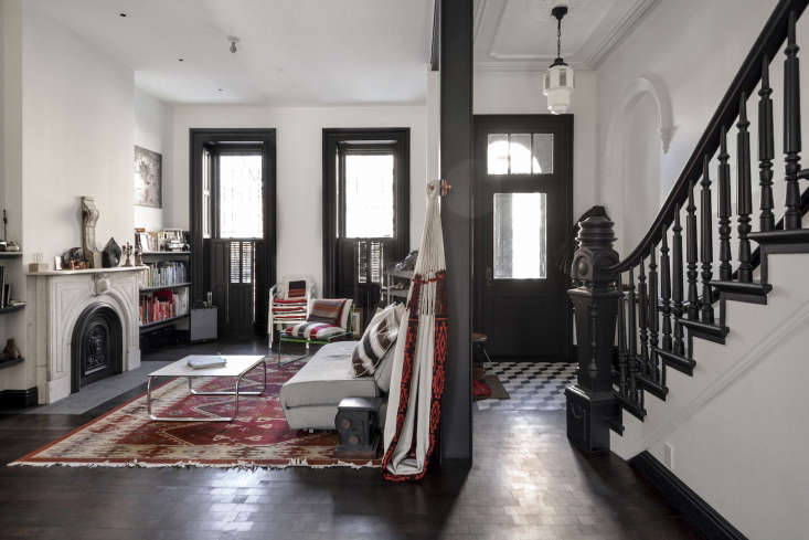 architect gregory merkel of used benjamin moore\2\17;s black iron on the 22