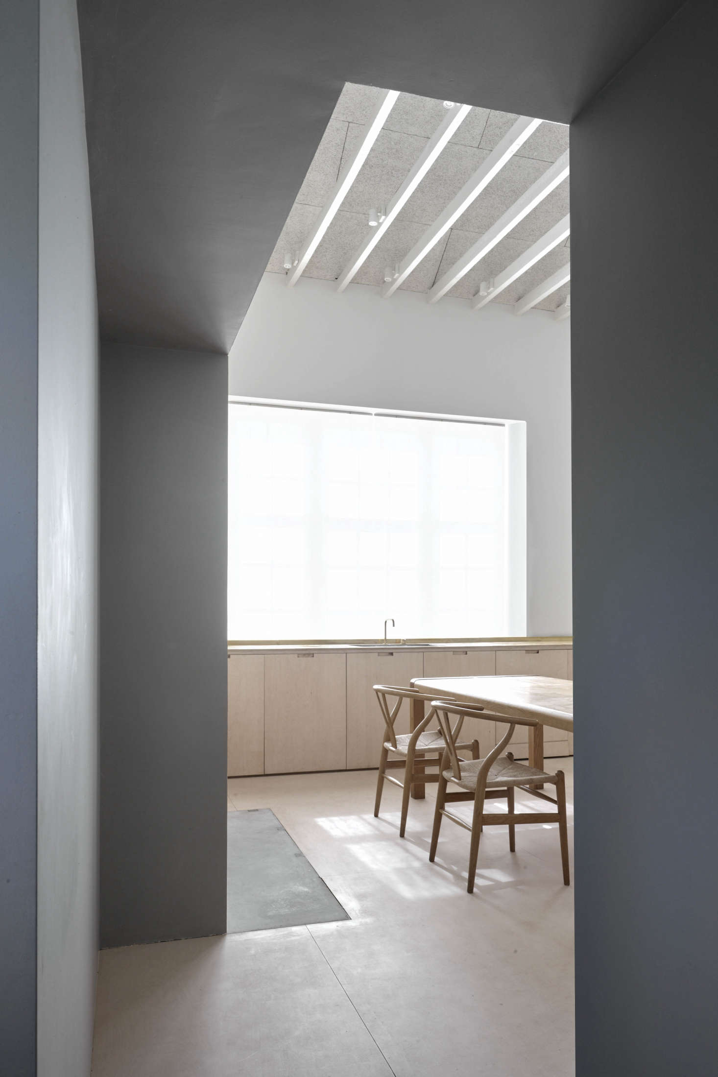 Hans Wegner Wishbone Chairs at the dining table (which isn