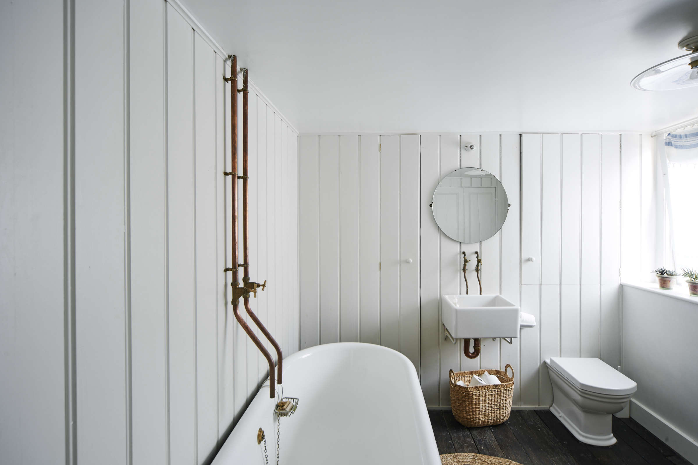 Steal This Look: Glamorous Black Bath Accessories: Remodelista