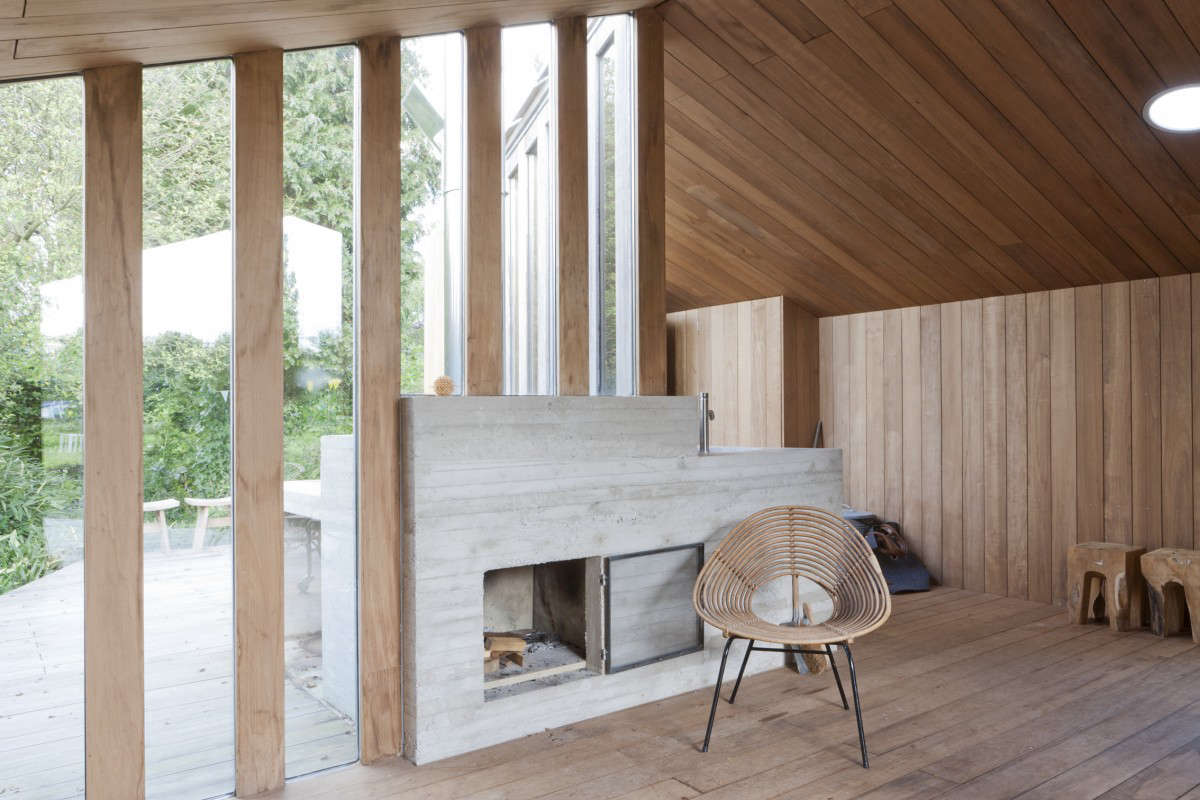 This week in Outbuildings: a visit to the the Poplar Garden House, an efficient cabin tucked into a public garden (complete with concrete kitchen); see Modern Family: A Tiny Garden Getaway in the Netherlands.