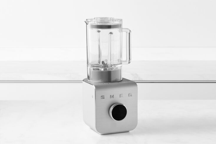 the smeg professional blender, shown in matte white, features \1\250w of power  19