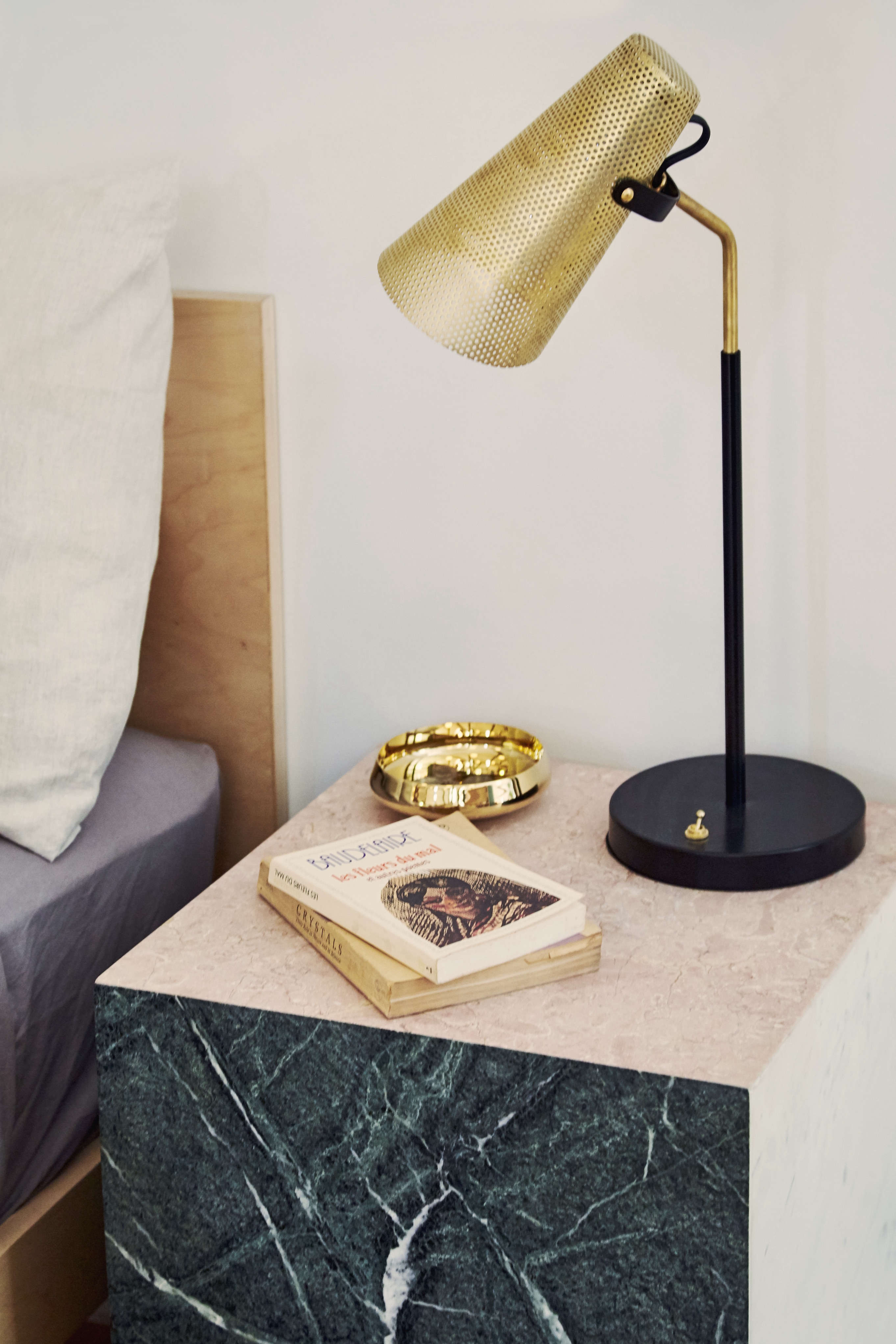 atelier de troupe bedside brass light at the line amagansett | remodelista 25