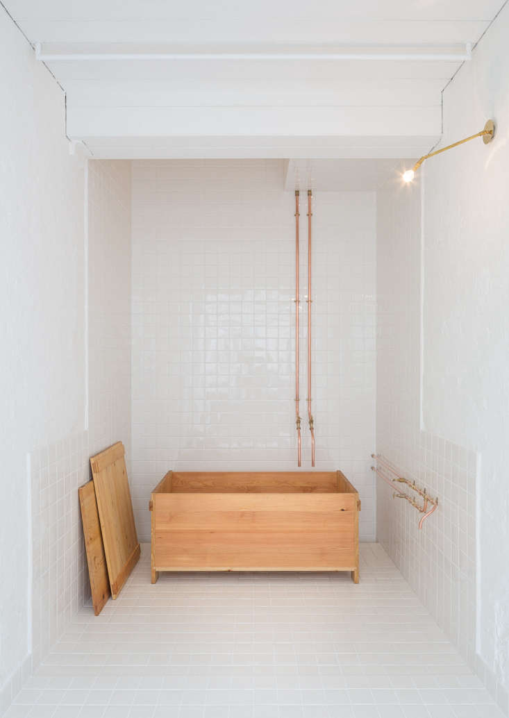  Designer Jonathan Tuckey created a bathhouse for clothing designer Maureen Doherty next door to her London shop, Egg. It has radiant floor heating and a Badbox Bathtub by Studio Anna van der Lei. Photograph by James Brittain, courtesy of Jonathan Tuckey and featured in Steal This Look: A Japanese Bathhouse in a London Mews.