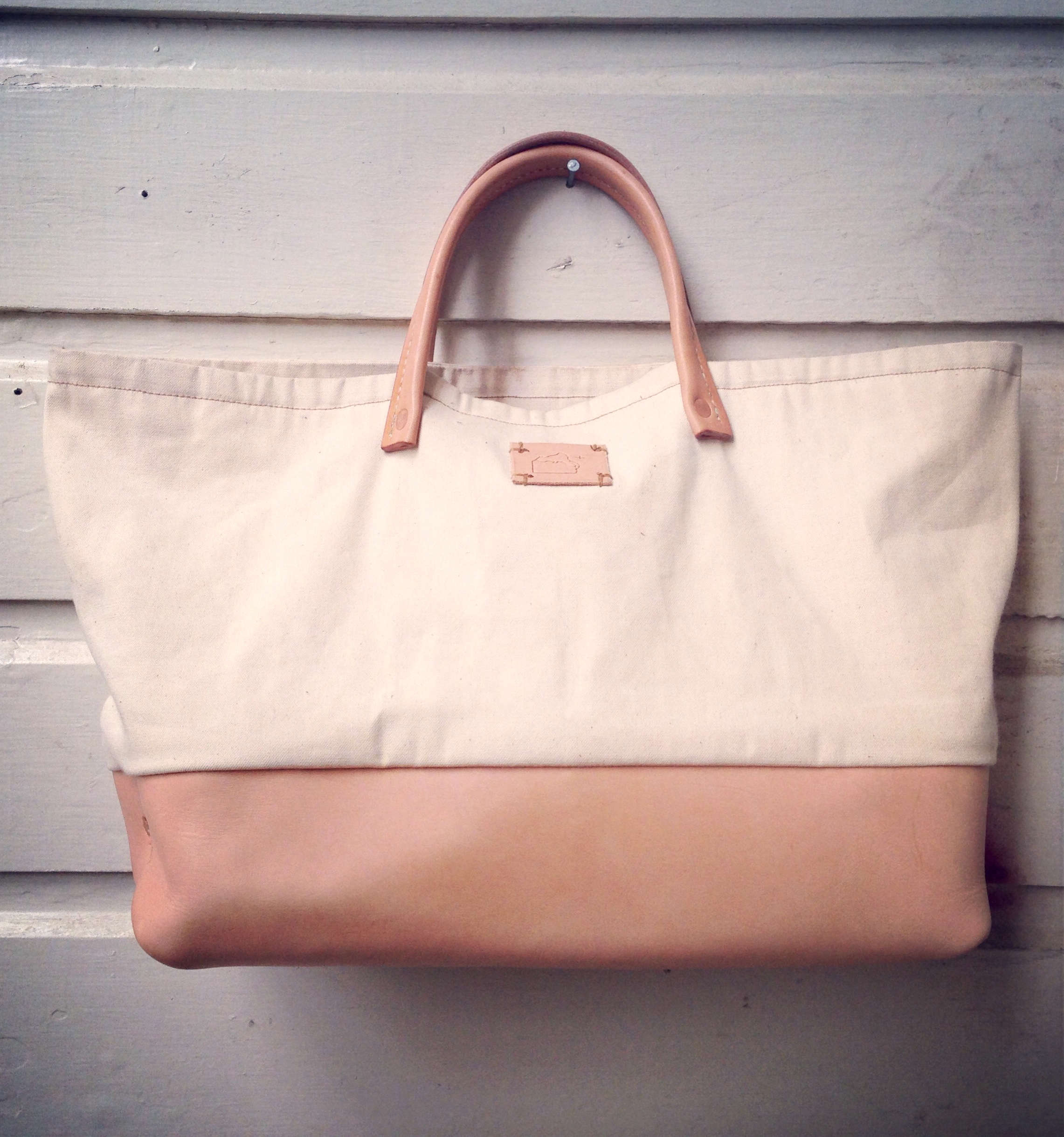 canvas and leather tote by matt katsaros on remodelista 23