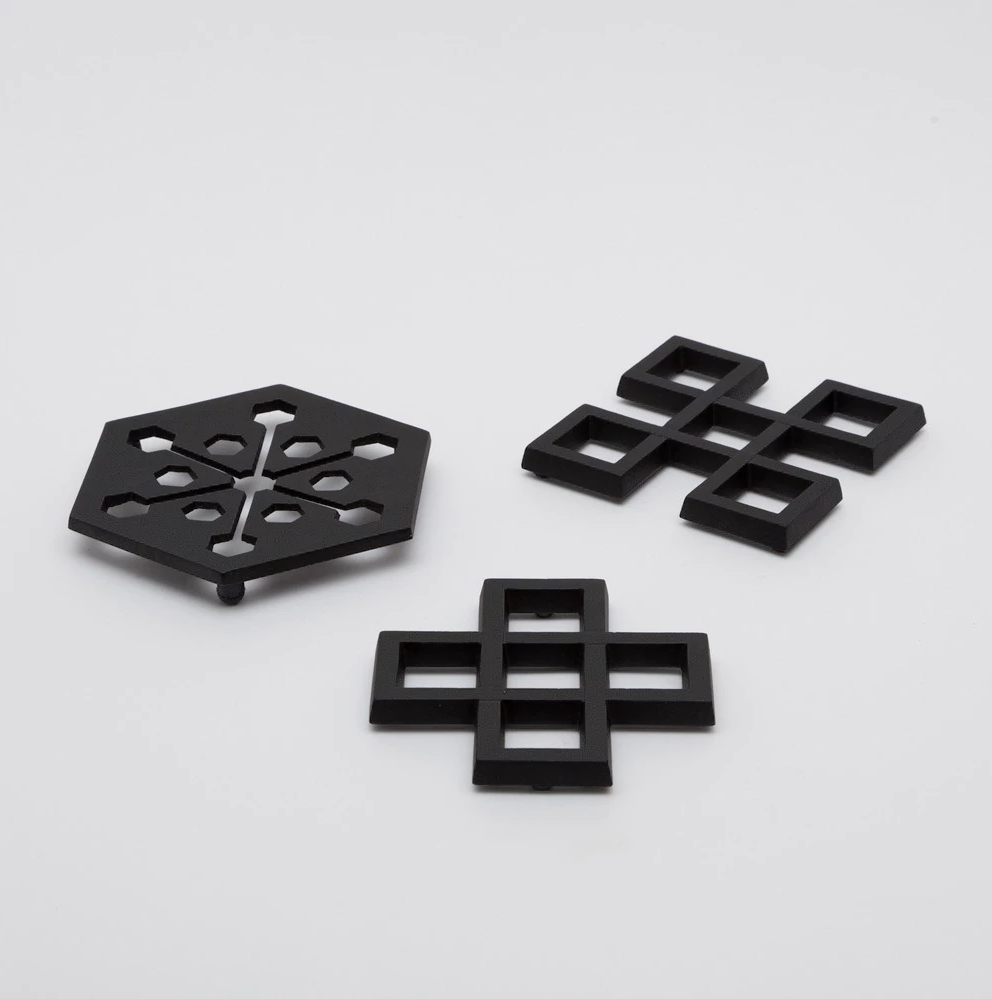 momosan shop cast iron trivets 29