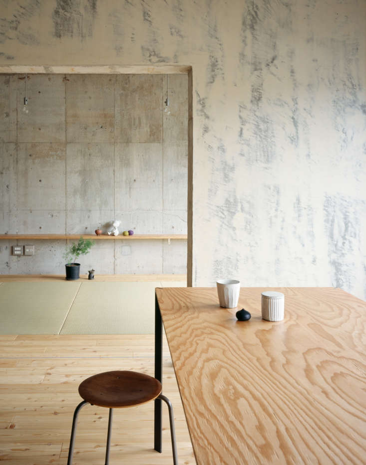 a view into the living area, with tatami matting. 20