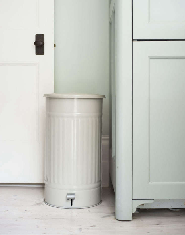 make even the most utilitarian items beautiful, like this elegant trash can. se 19