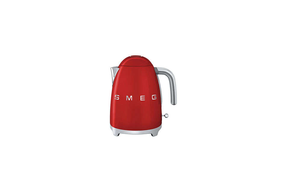 smeg electric tea kettle in red 25