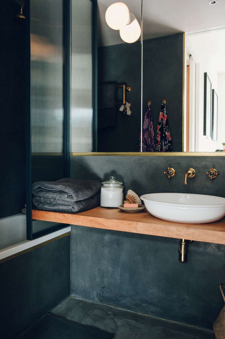 dark blue gray tadelakt bathroom london apartment