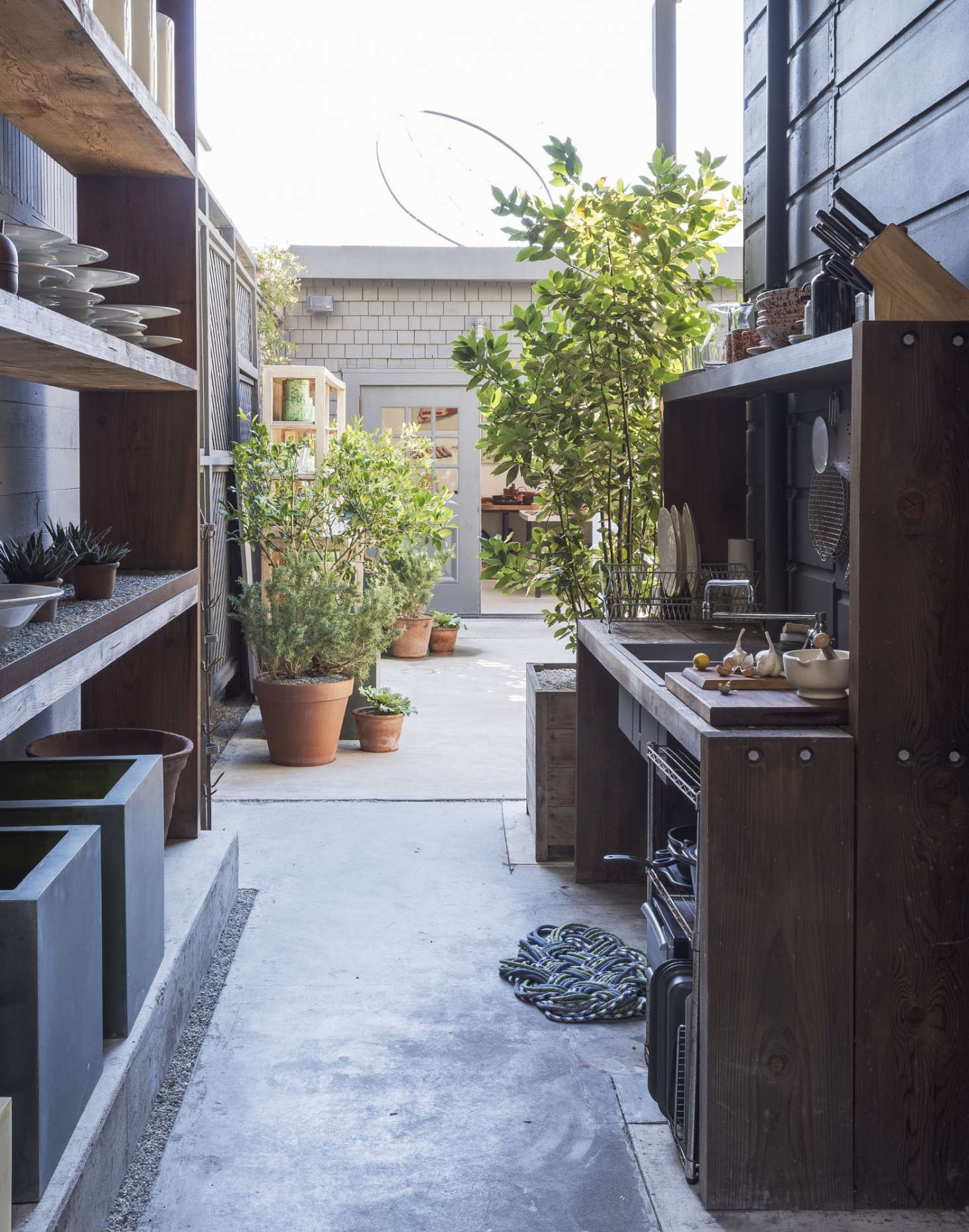 The Summer Kitchen: 16 Favorite Indoor/Outdoor Kitchens from the ...