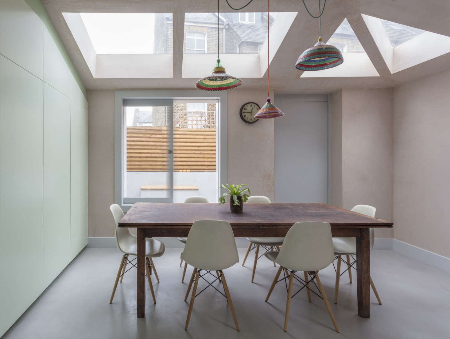 Photograph by Nicholas Worley, courtesy of Simon Astridge Architecture Workshop, from Kitchen of the Week: Urban Tropical, A Simon Astridge Kitchen Addition.