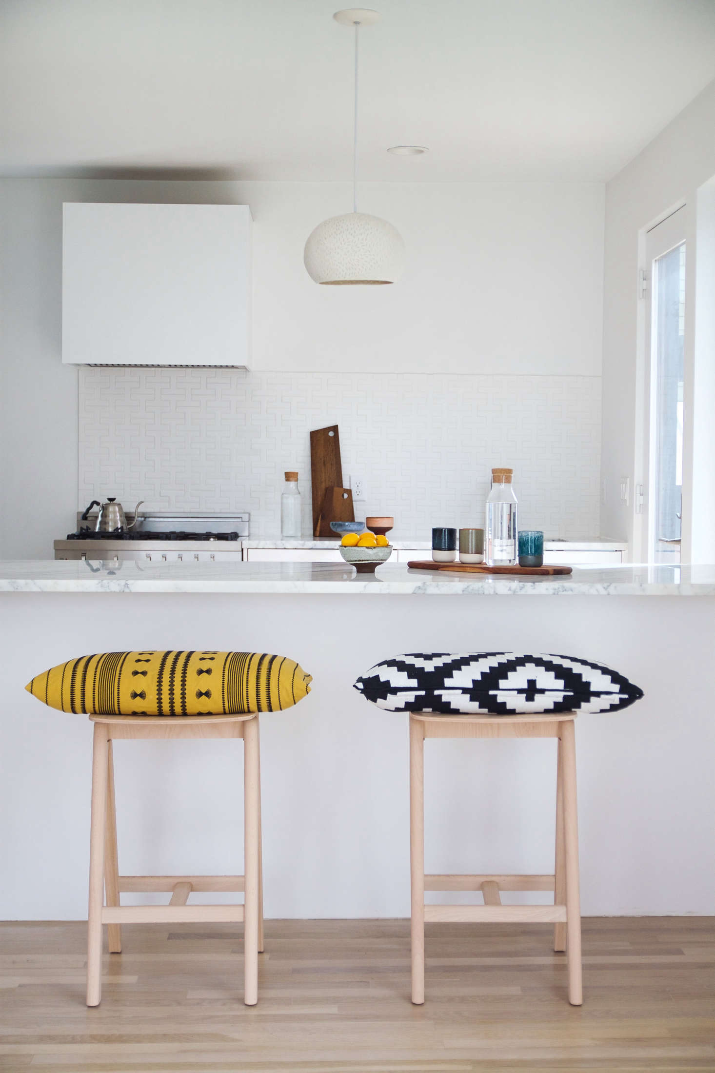 To encourage more interaction between the kitchen and dining/lounge area, the couple eliminated the walls separating the two rooms, replacing it with an open counter.