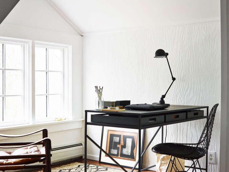 natural, top floor light and a task lamp in an airy home office: see reade 19