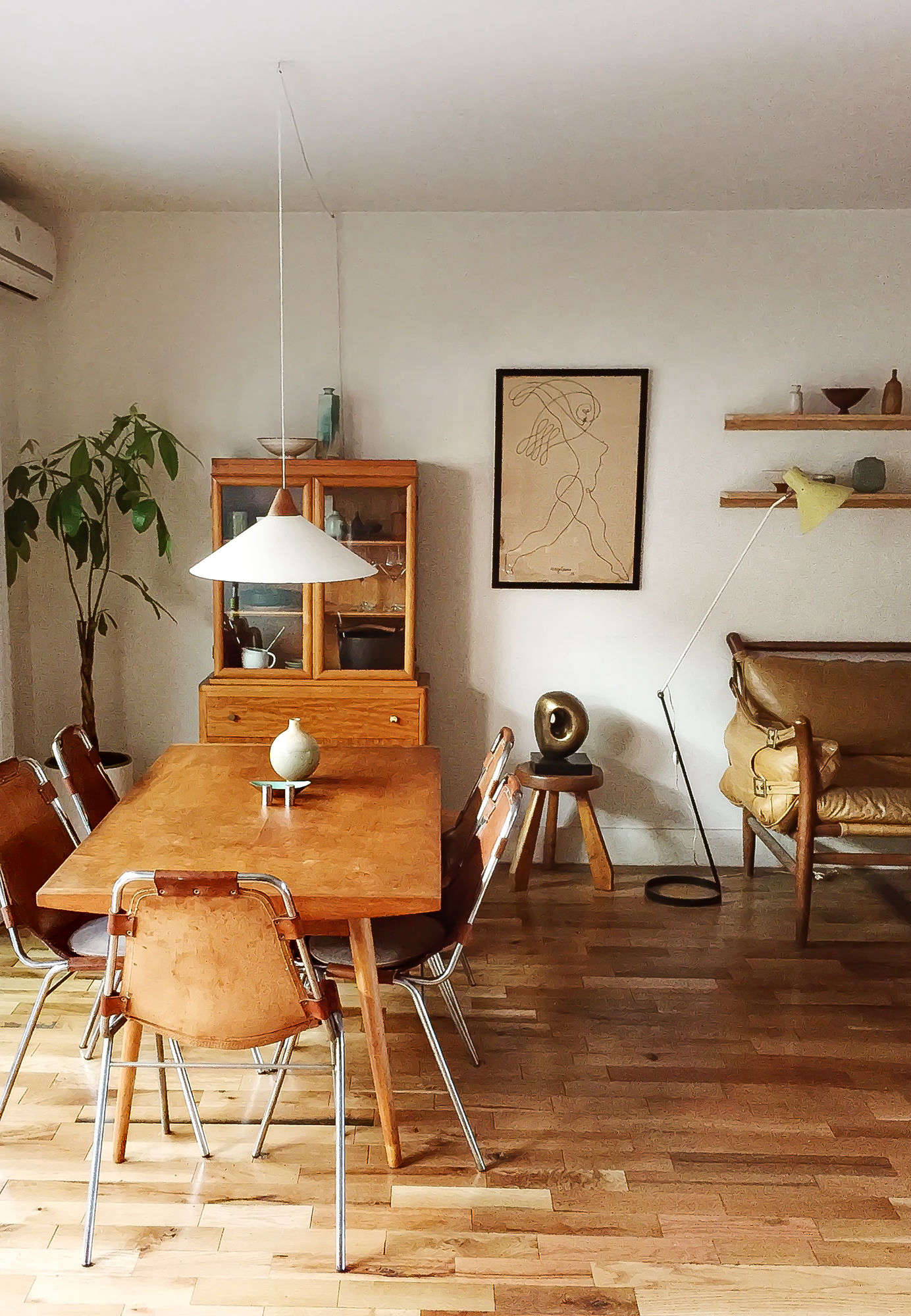 Surrounding a 50s George Nakashima for Knoll table is a set of Charlotte Perriand Les Arcs chairs, which Kirill found in France.