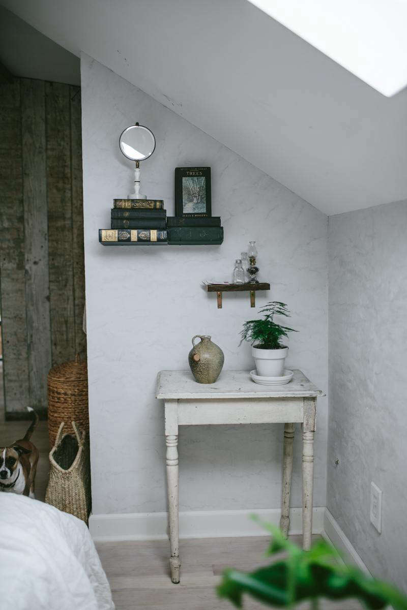 A quiet corner in the bedroom.