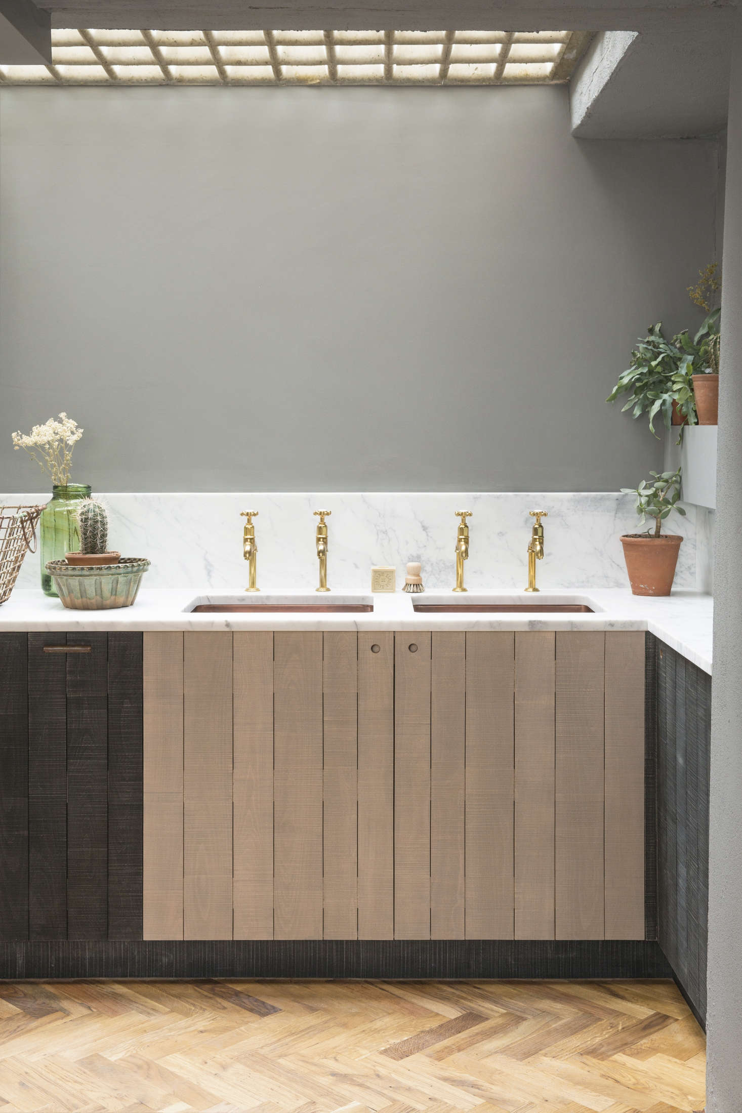Twin copper sinks feature Mayan Aged Brass Faucets made by Perrin & Rowe for deVOL: See The Perfectly Aged Kitchen Faucet. Unlike most deVol components, they