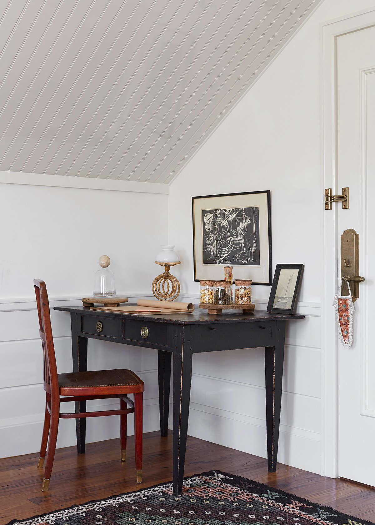 At Greydon House on Nantucket, paneling along the wall, as well as beadboard on the ceiling, create a greater sense of height in the Broad Suite. See Greydon House: A Seafarer’s Inn (with Maritime Finds) on Old Nantucket.