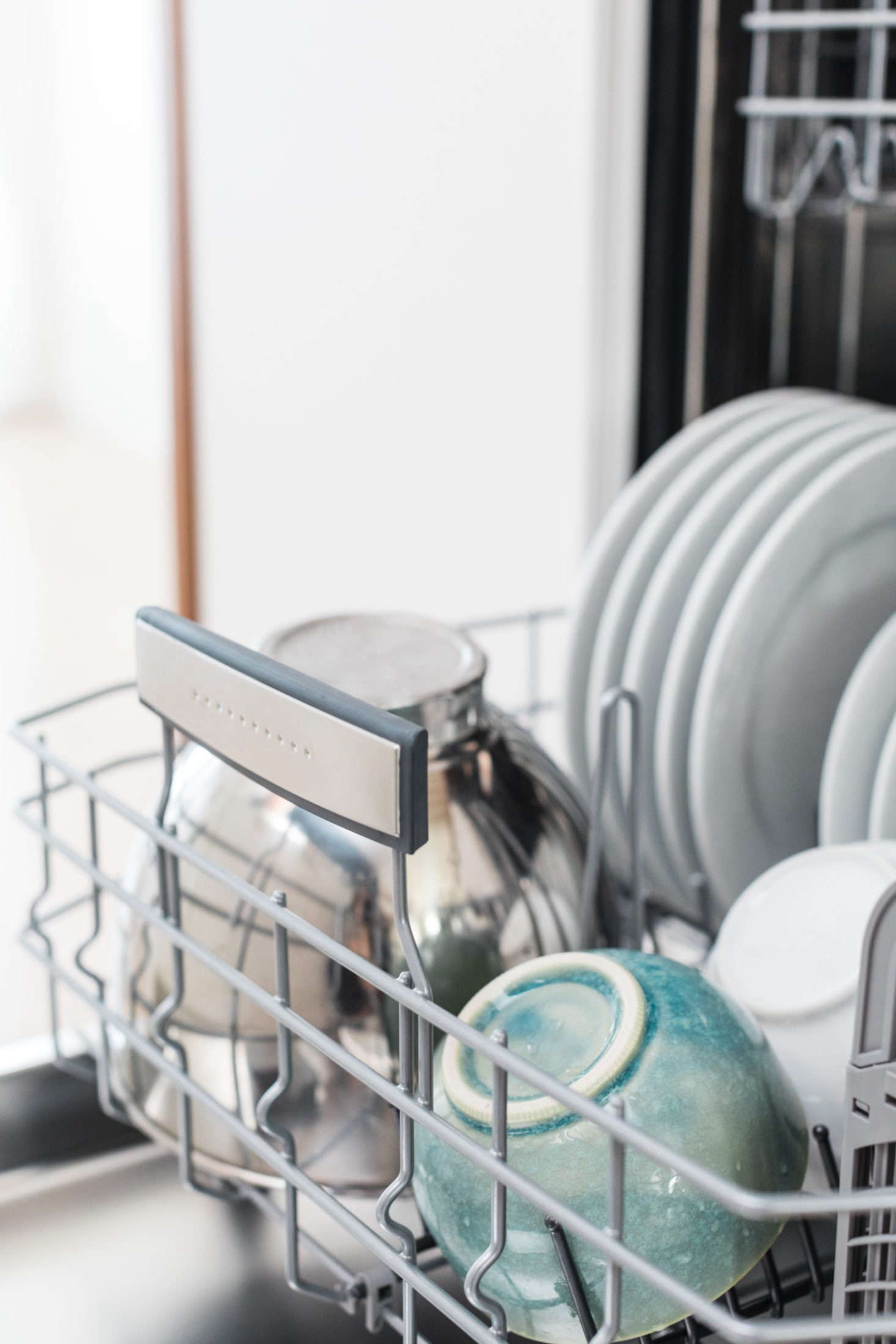 This Bosch dishwasher fits up to complete place settings.