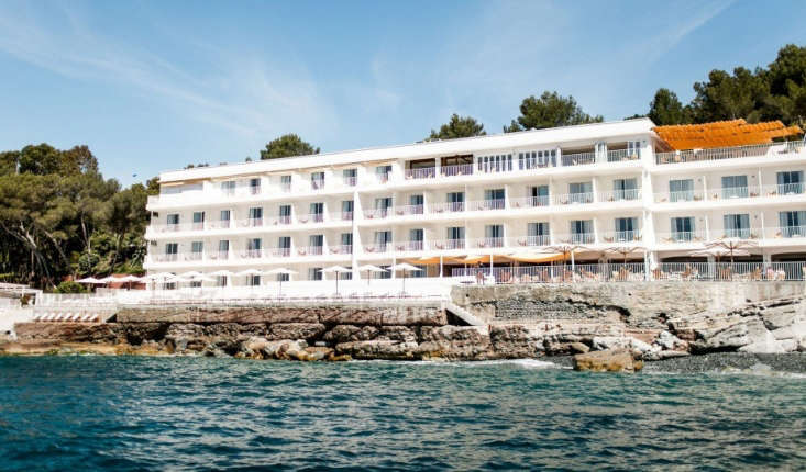 the grand \1950s era hotel is perched on the rocky coast: &#8\2\20;opposite 17