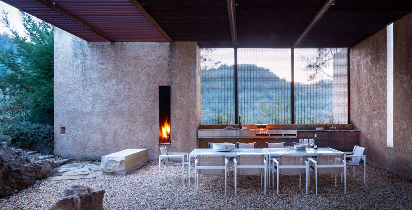 An outdoor kitchen in the Napa Valley by Steven Harris Architects, members of the Remodelista Architect & Designer Directory.