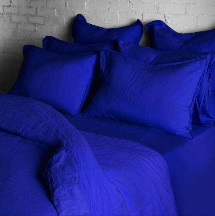 bedding for the bold: electric blue sheets (like these workwear blue bed l 24