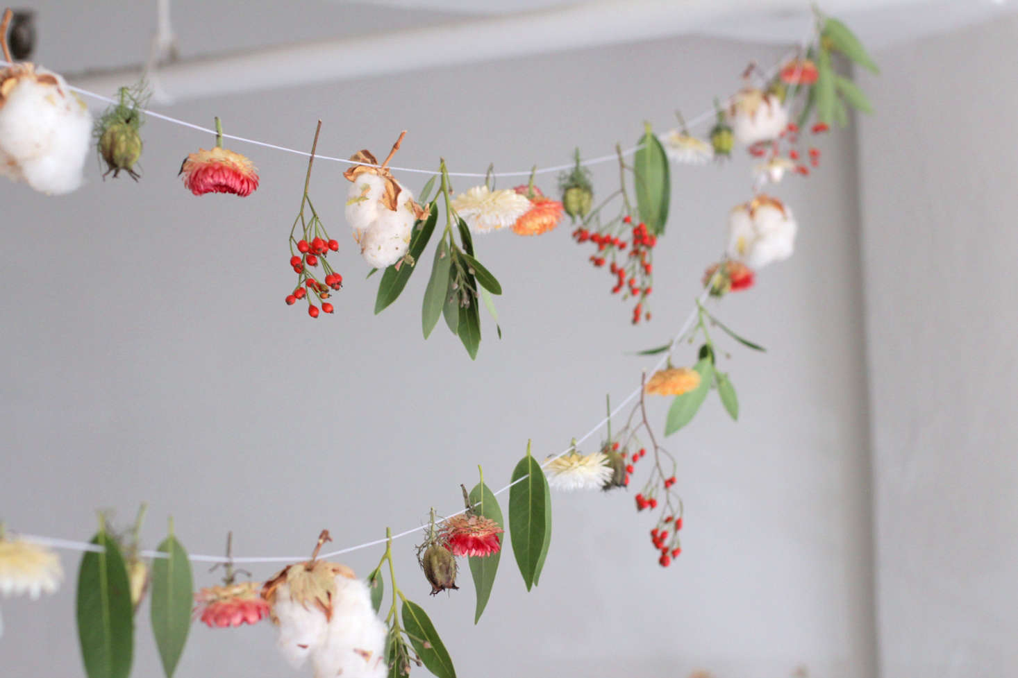 Horvath threads the string through the centers of the leaves and stems.