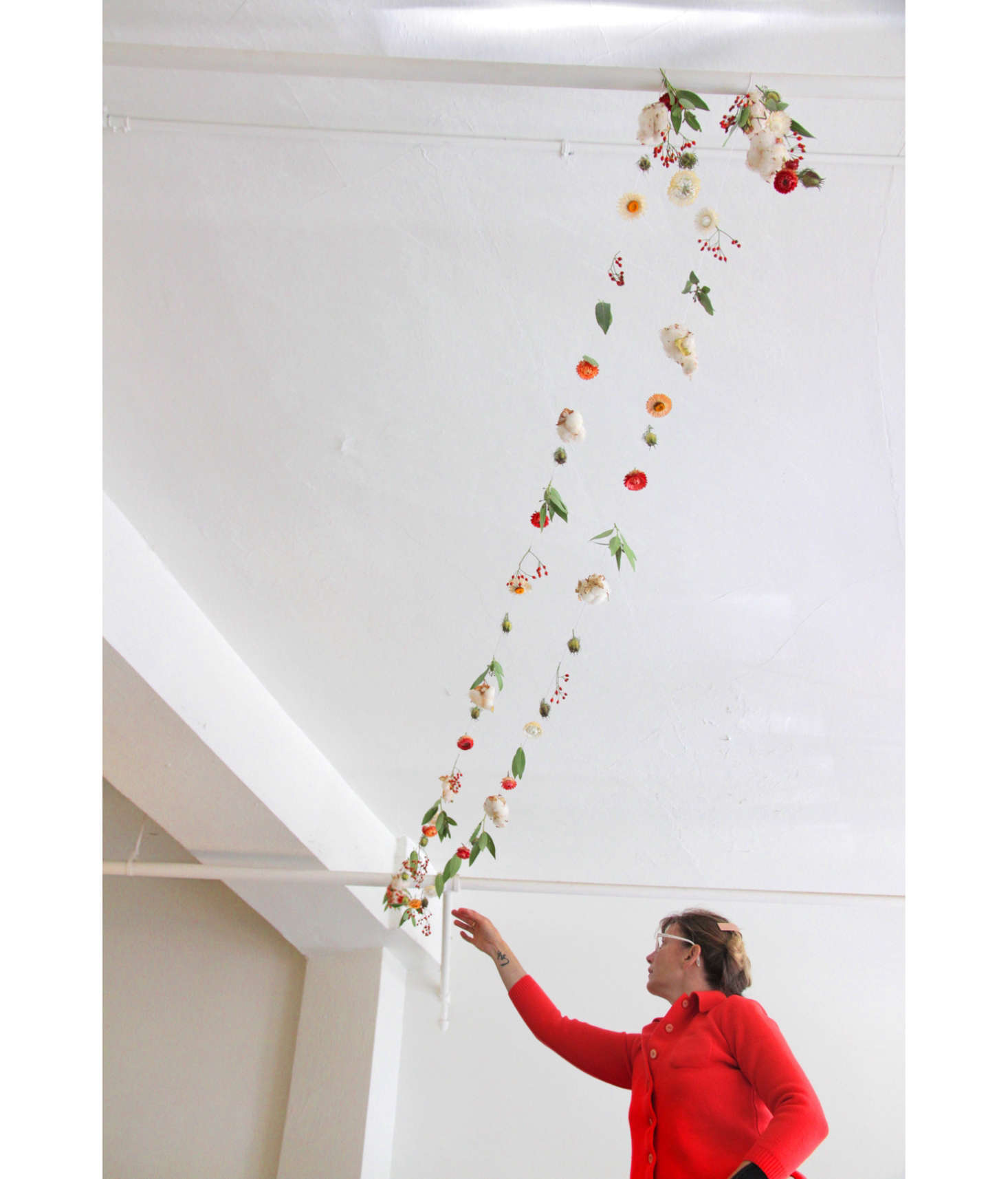 Murray adjusts the garland.