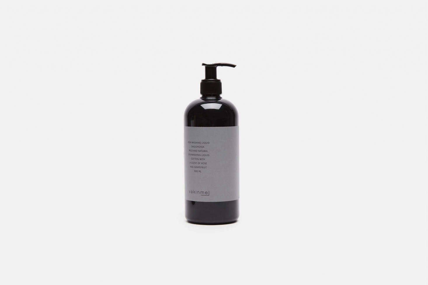 The Vakinme Washing-Up Liquid Detergent in Daggmossa (jasmine, rose, cedar, amber) is gentle on hands and easy on the eyes; $