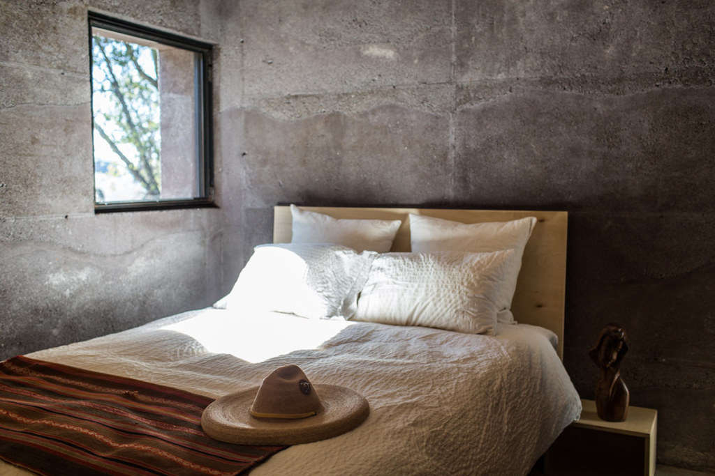 Visual Reference: Off The Grid Luxury A Spare Weekend Home In The