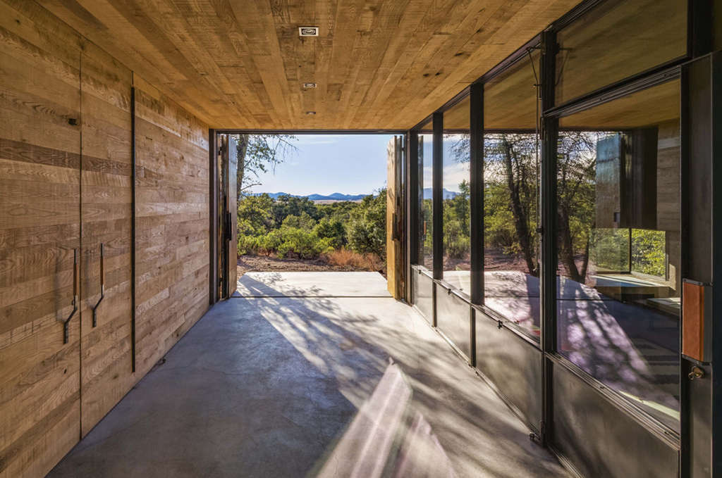 Off the Grid Luxury: A Spare Weekend Home in the Arizona High Desert ... - Luxury Off The Grid High Rise Living