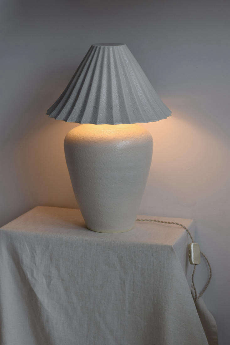 the lamp casts a &#8\2\20;subtle gradient of light and shadow,&#8\2\2\1 22