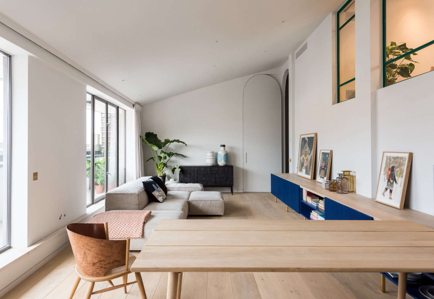 House Tour: A Flexible Pied-à-Terre in London for a Jewelry Designer ...