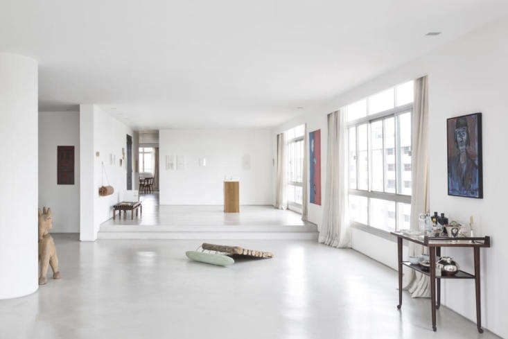 “a monolithic floor runs throughout the apartment, reinforcing the conti 20