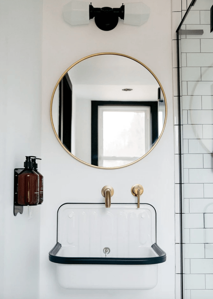 the bathrooms are fitted with hard wearing enamel sinks (read more about them i 26