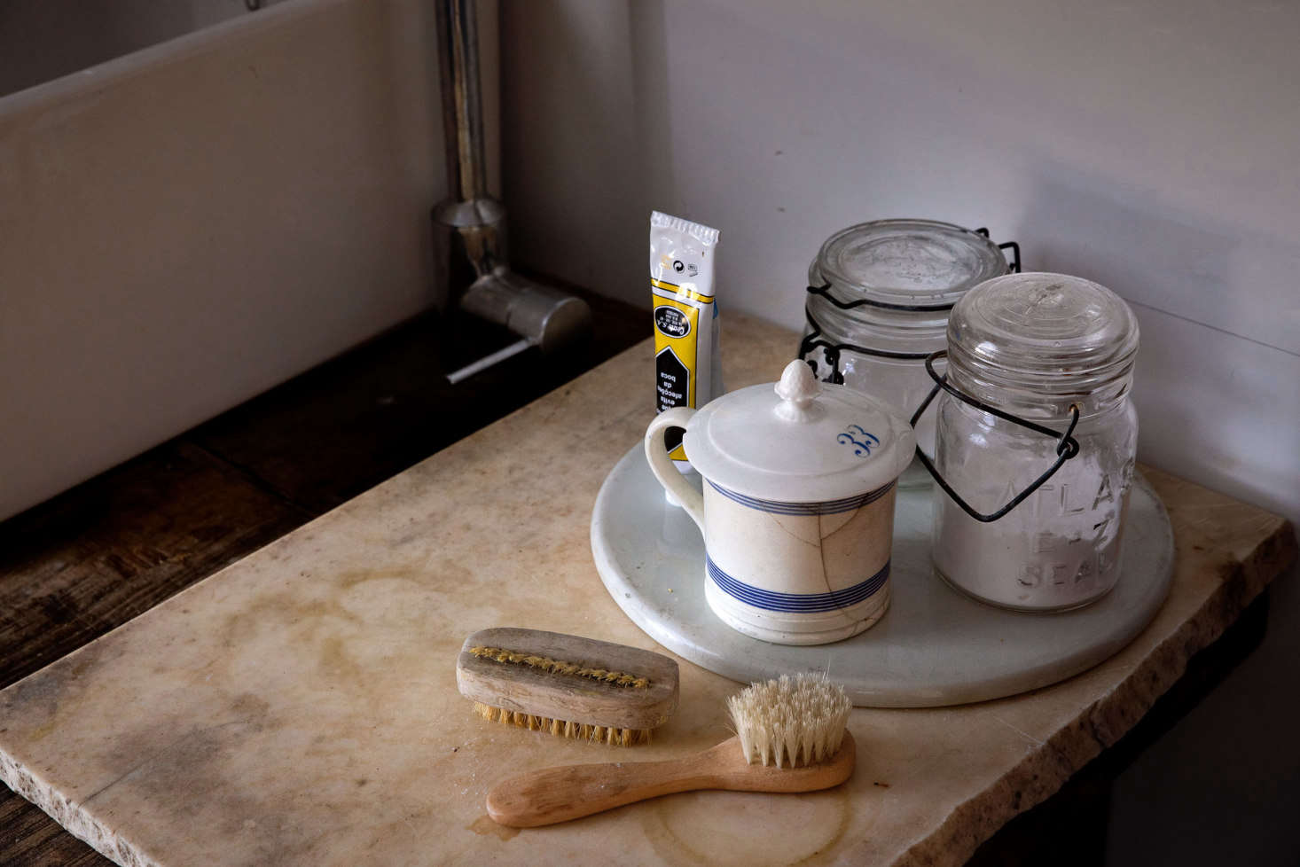 A lucky find: the perfectly-sized marble piece was discovered in a Tuscany scrap pile.