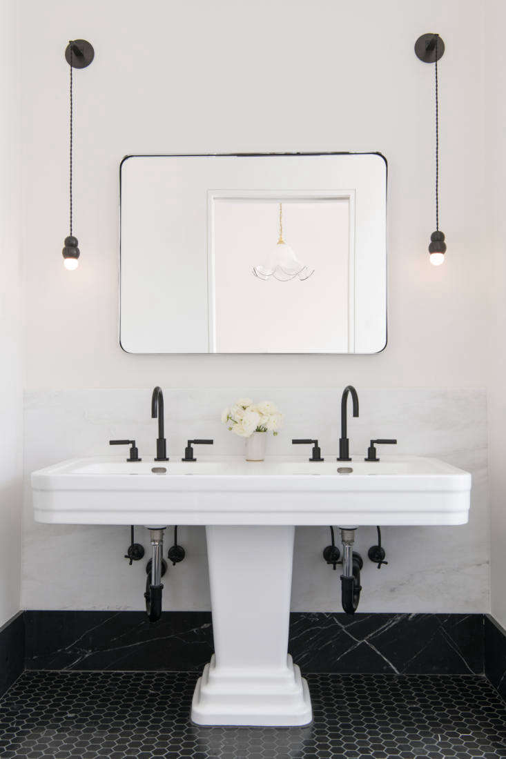 a vintage art deco double sink, upgraded with modern fixtures, is the pièc 17